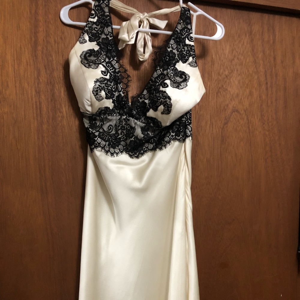 Dress - Picture 2 of 4